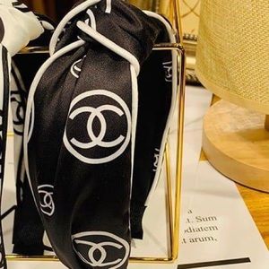 Chanel head band